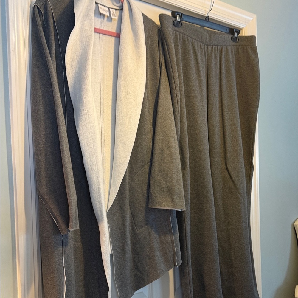 Chico's Weekends Cozy Cream and Gray Set New. Size 3 or 1X